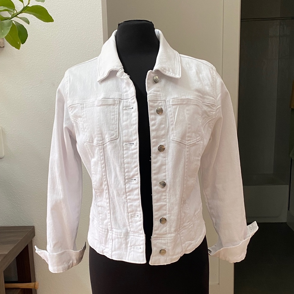 VENUS Classic White Jean Jacket